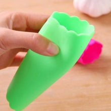 Load image into Gallery viewer, Silicone Garlic Peeler Peel Kitchen Gadget