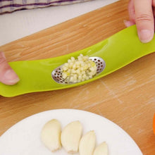 Load image into Gallery viewer, Garlic Press Crusher Chopper